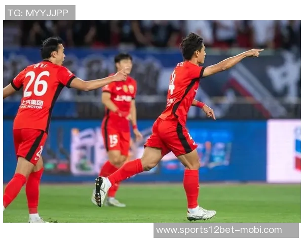 东体分析海港首发仅四名主力中超球队在亚冠中面临实力不足挑战